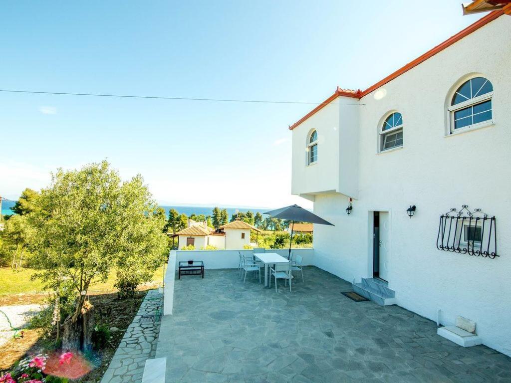 Grande Villa Hanioti Exterior photo